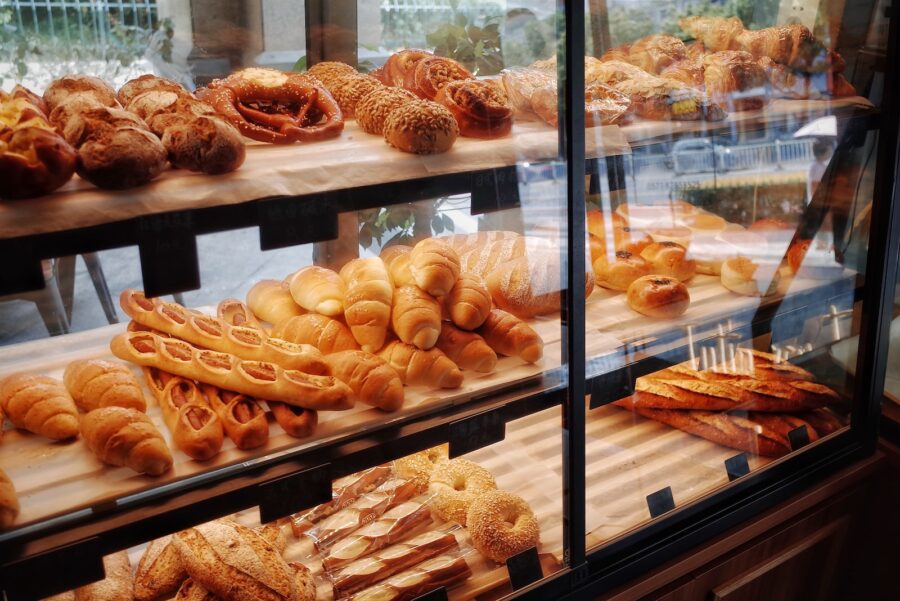breads in display shelf, in-store bakery, in-store bakeries