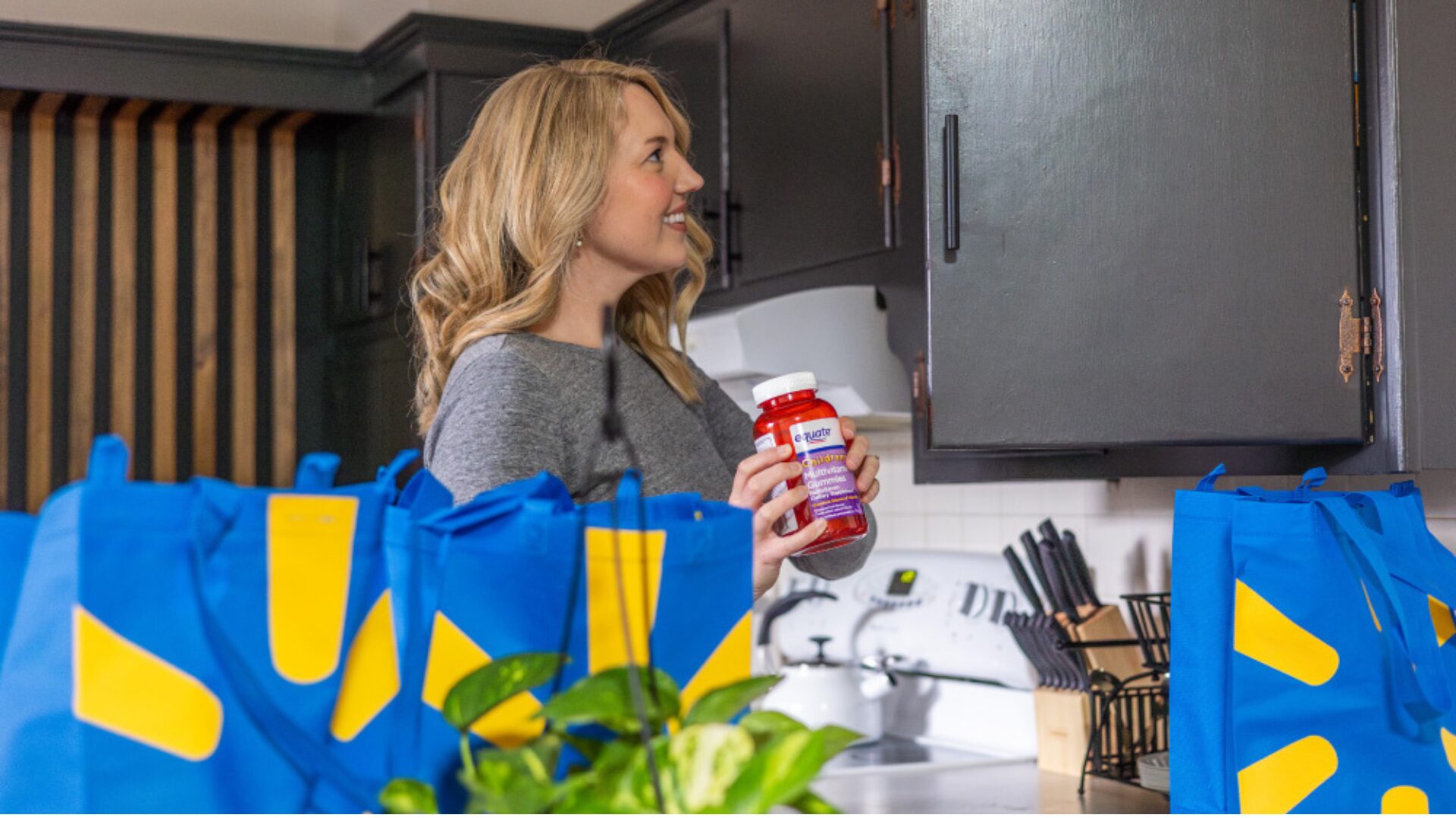 Walmart customer receiving delivery order