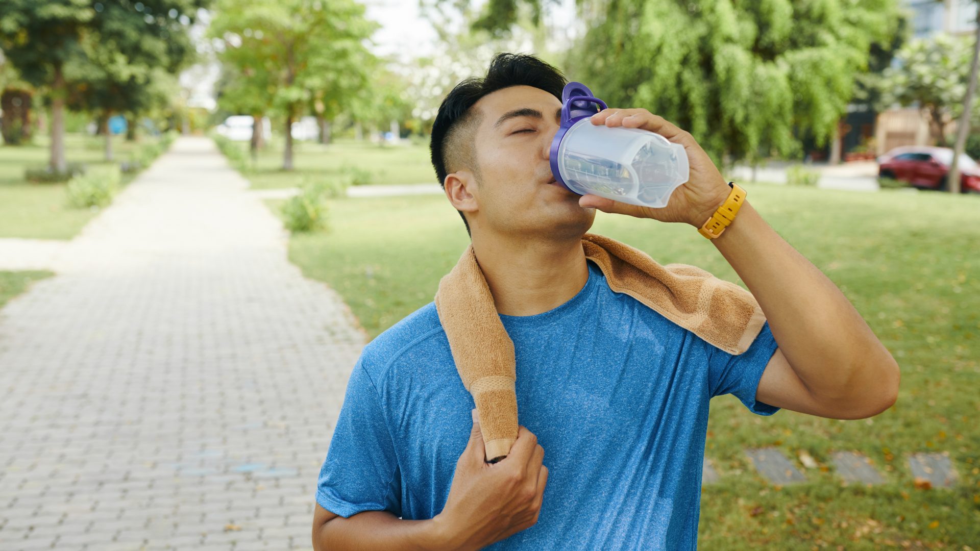 Runner drinking electrolytes